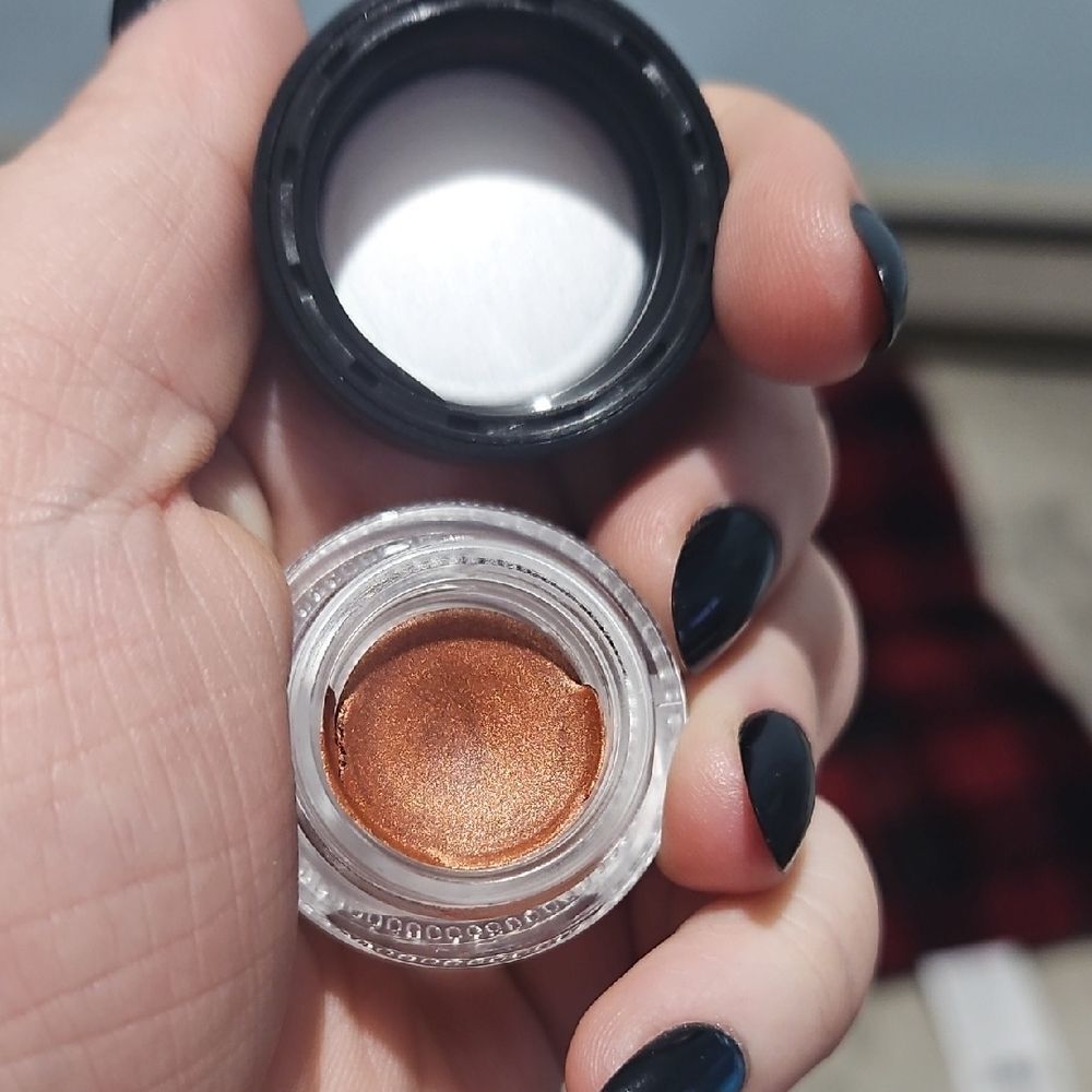 NWT Farmasi Long Last Creamy Eyeshadow "Orange Pop" .1 oz